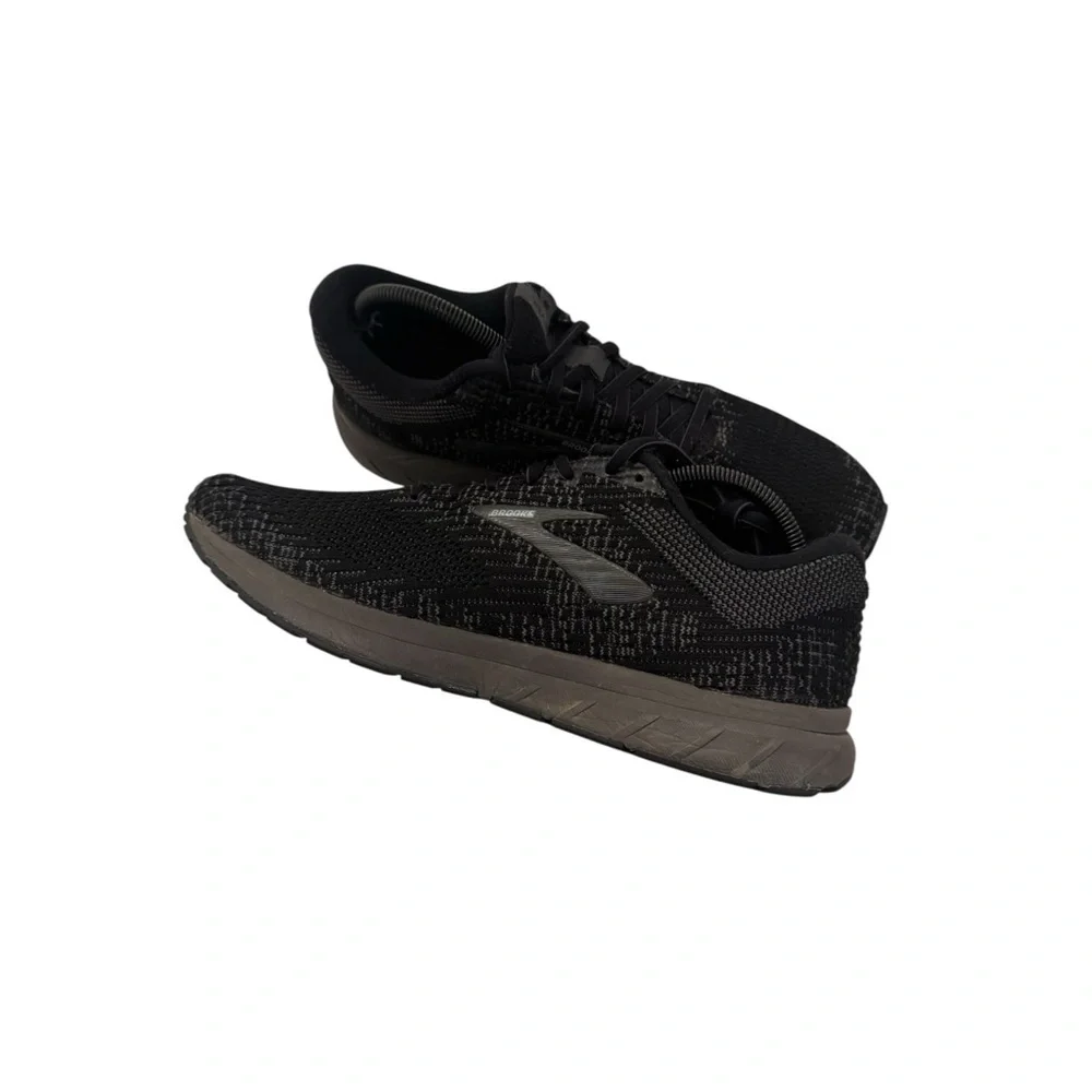 Brooks Revel 3 men's running sneakers in the black colorway size 11